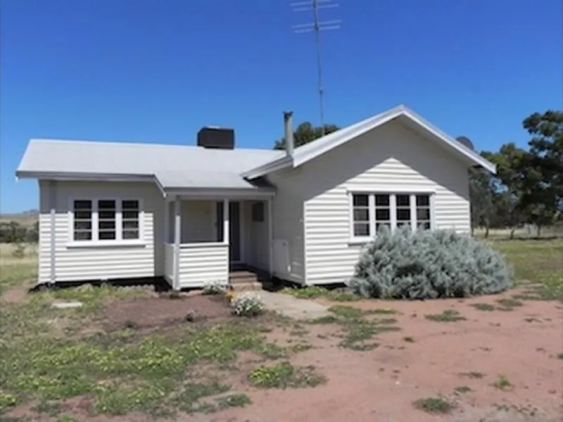 Weatherboard Cottage on 11 Acres