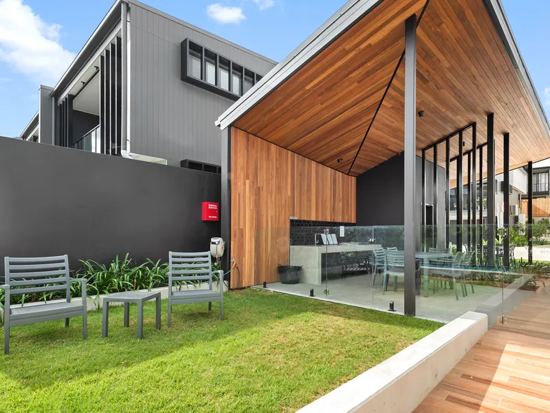 Vibrant location - Sophisticated design