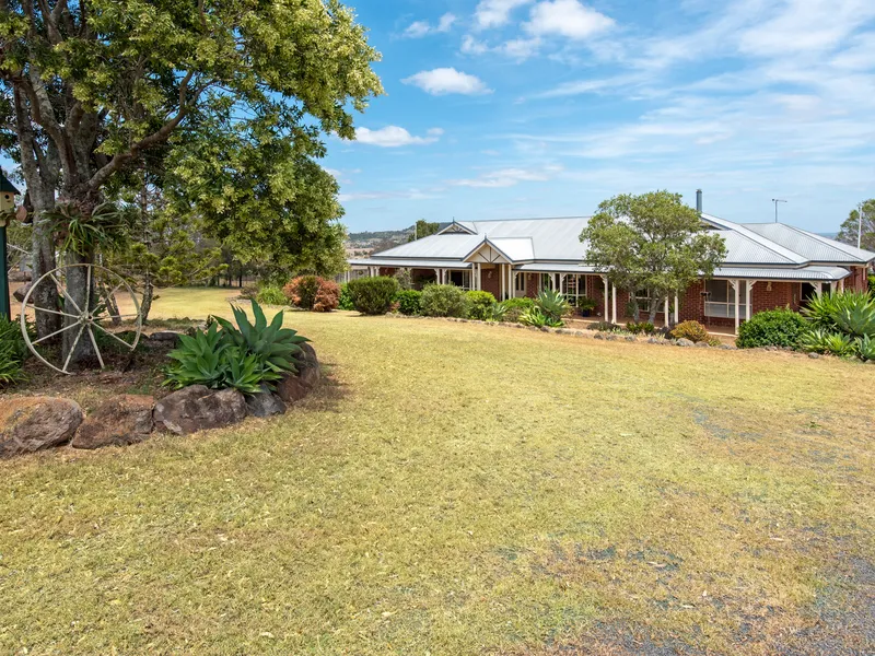 5 Bed + Study + 6.4 Acres All only 15 Min From Town