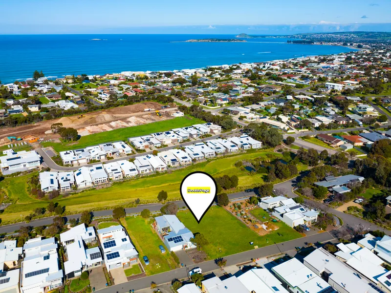 Homesite with versatile 2 street frontages