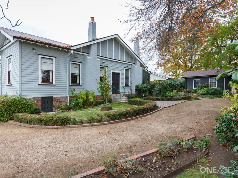 Open this Thursday 20th May 1:00pm - 1:30pm , Friday 21st May 1:00pm - 1:30pm and Saturday 22nd May 11:45am - 12:15pm