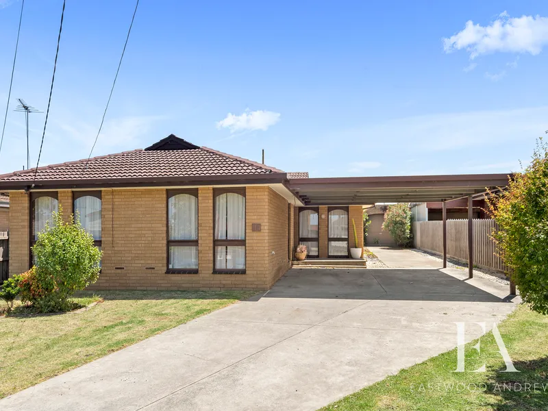Retro Hamlyn Heights home with loads of space