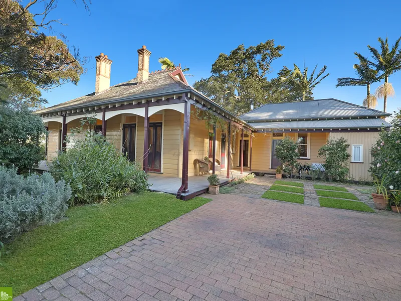 DELIGHTFUL FAMILY HOME WITH CHARM & CHARACTER !