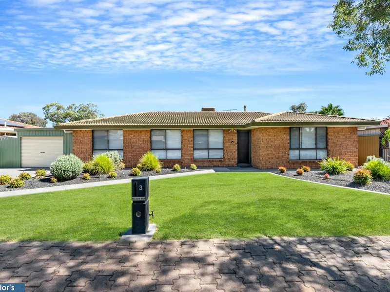 LARGE-SCALE FAMILY LIVING IN COMFORT AND STYLE