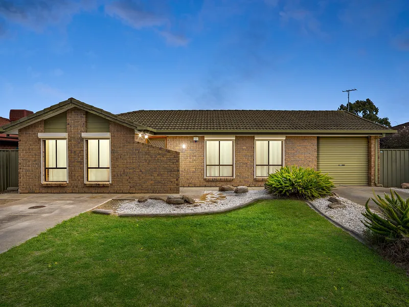MOVE IN READY, 3-BEDROOM HOME IN POPULAR SUBURB!