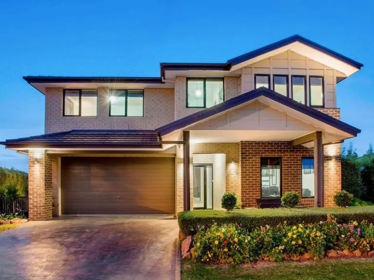 Luxurious Living in Prestigious Eynesbury Township
