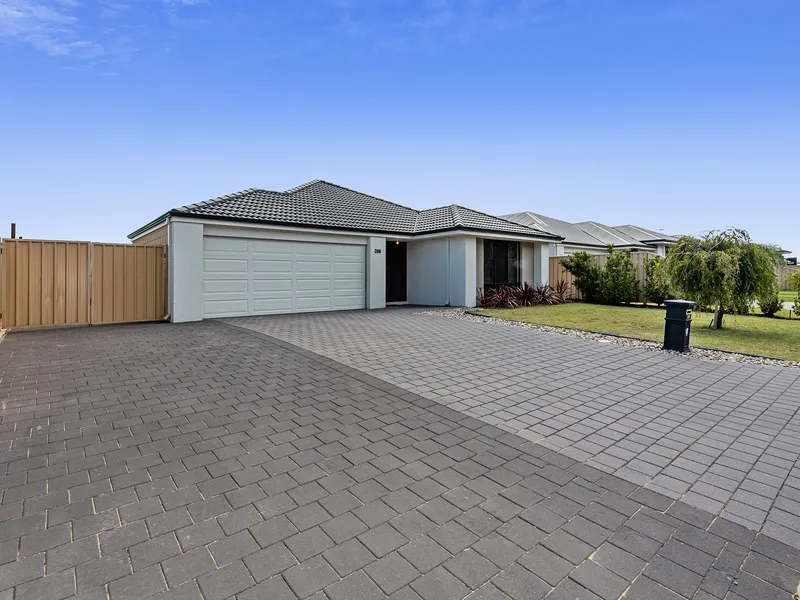 EXCELLENT SIDE ACCESS, DRIVE THROUGH TO WORKSHOP, 544m2 BLOCK. ANYONE?