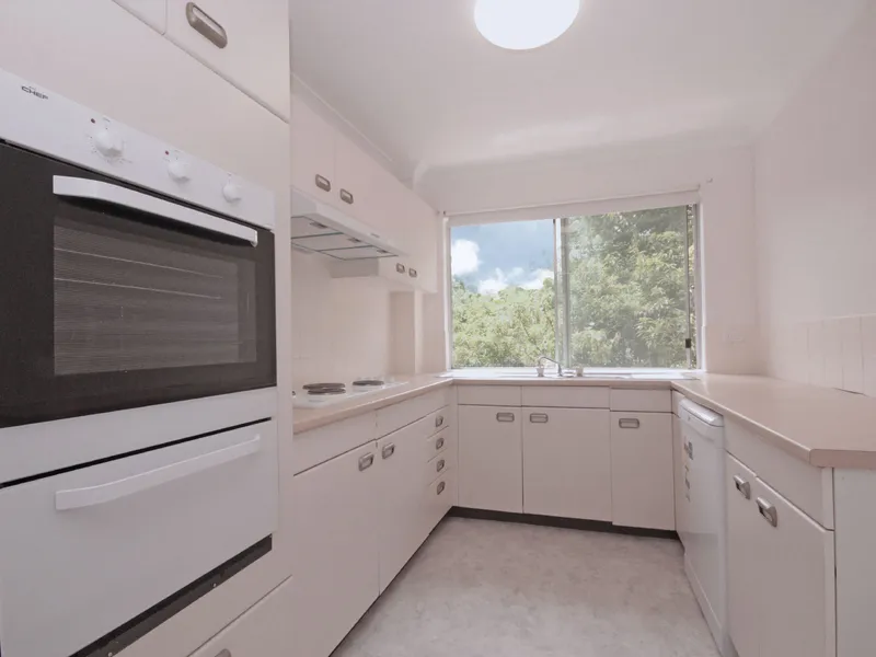 PRIVATE & LEAFY NORTH FACING APARTMENT