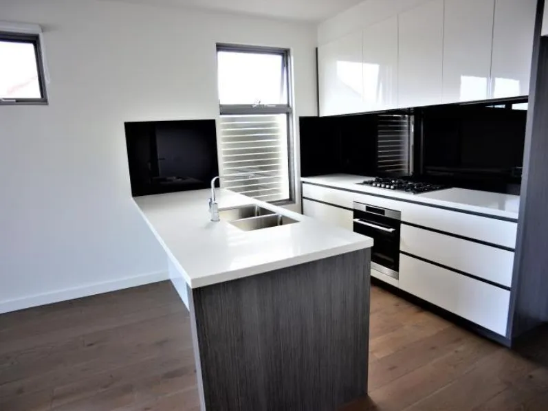 Ground Floor Townhouse with Private Entrance