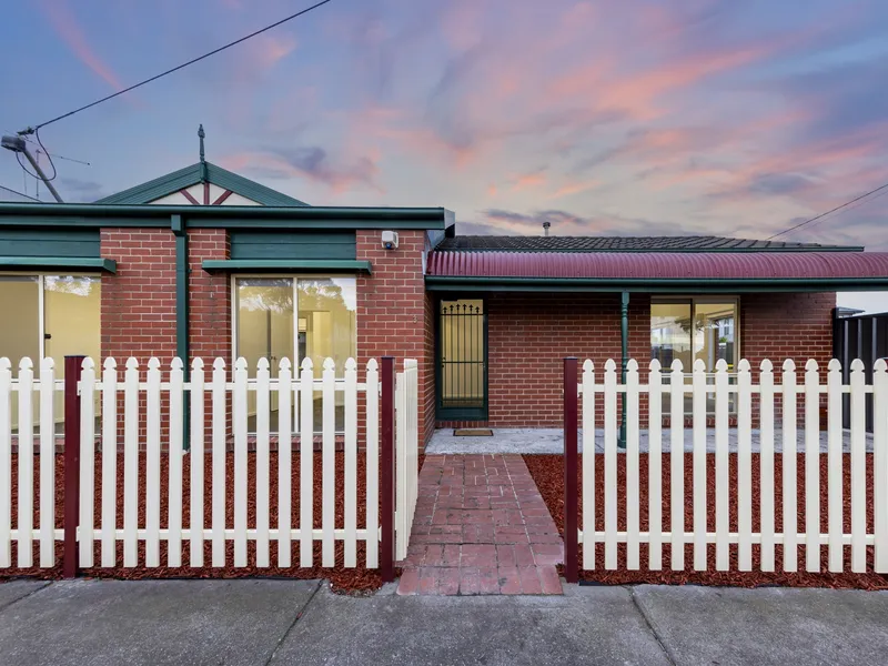 Newly Renovated 3 Bedroom House with new kitchen appliances