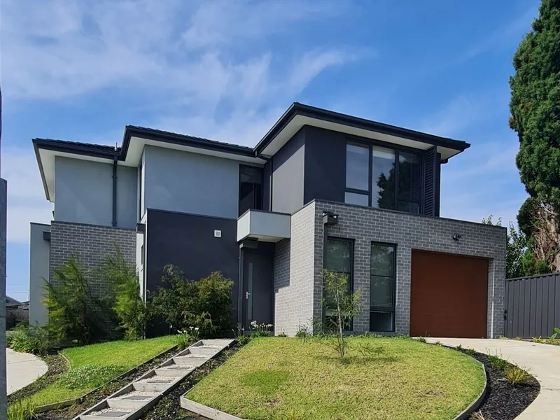 TOWNHOME with OWN DRIVEWAY