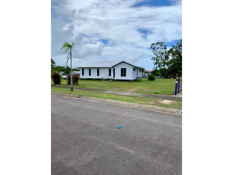 Near new home on 1,800 sq m lot...In Cardwell!