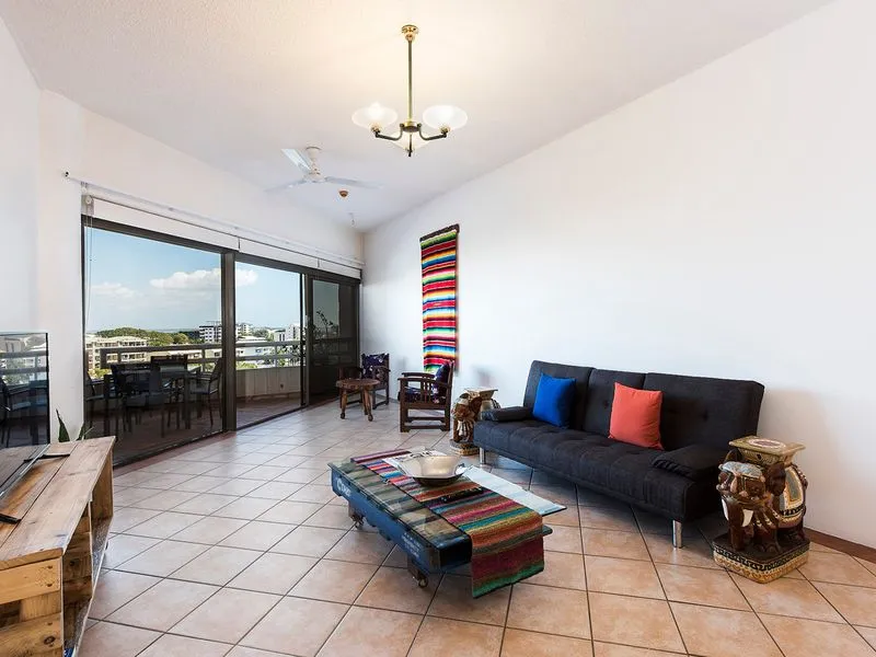 Fully Furnished refreshingly different 2 bedroom, unit in one of Darwin's classic high rise buildings.