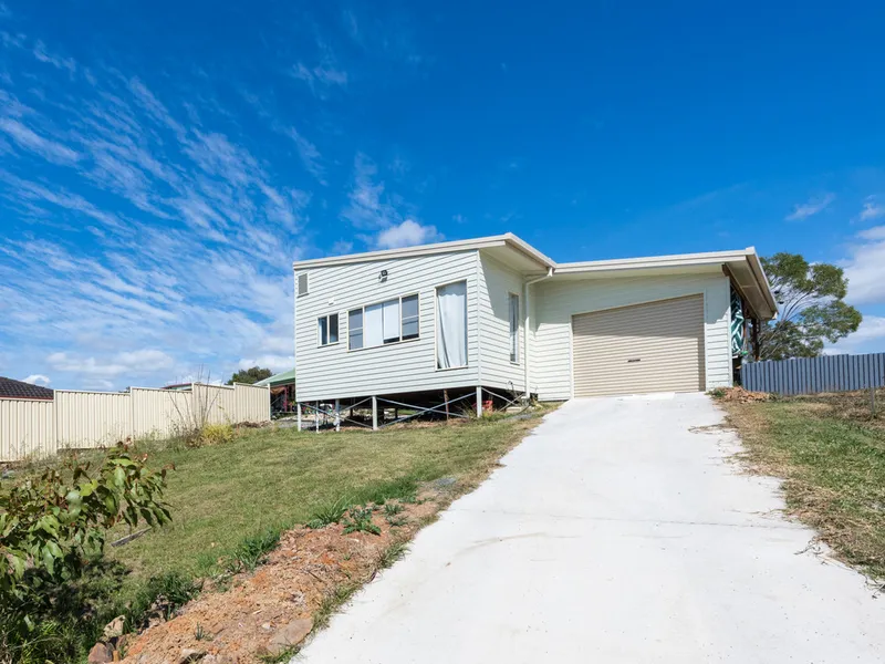 NEAR NEW - OPEN PLAN LIVING