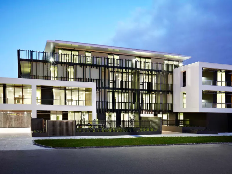 Courtyard Apartment!
