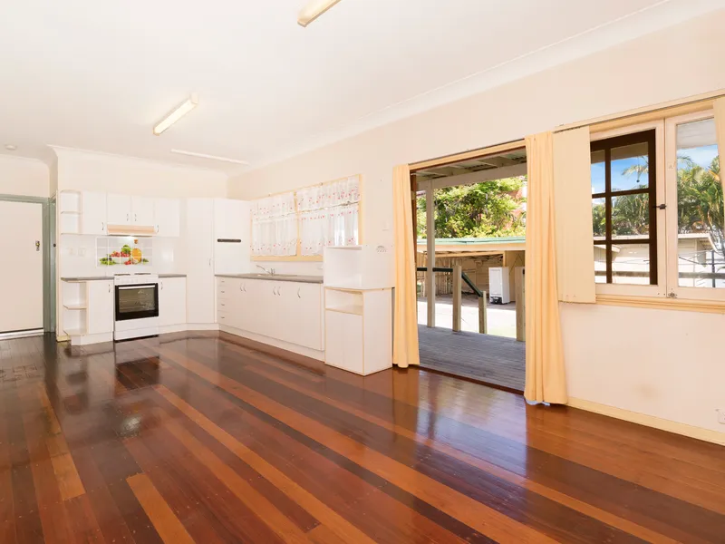 LOW MAINTENANCE 1 BEDROOM DUPLEX IN SOUGHT AFTER CAMP HILL