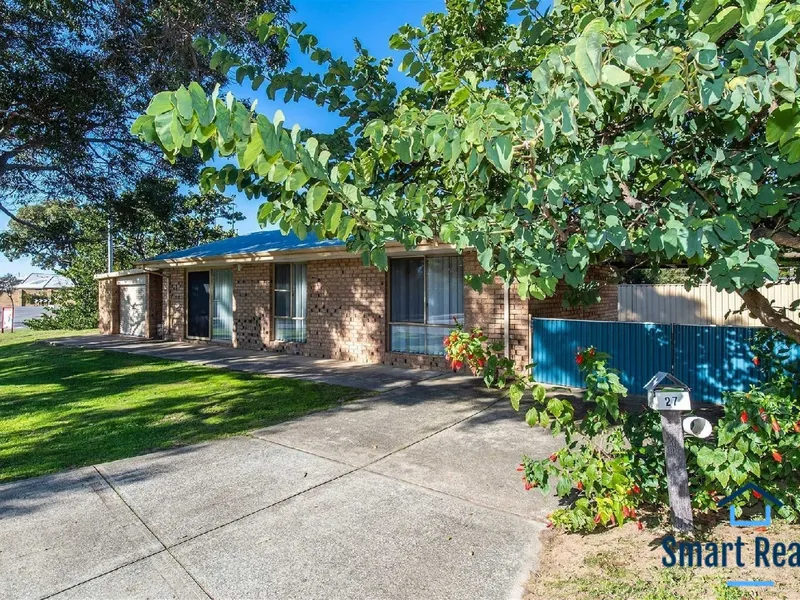 3 bedroom, 1 bathroom family home only 1km from the beach! Falcon Area.