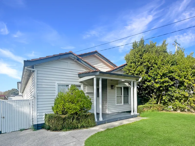 Charming and Comfortable Family Home in a Prestigious Suburb