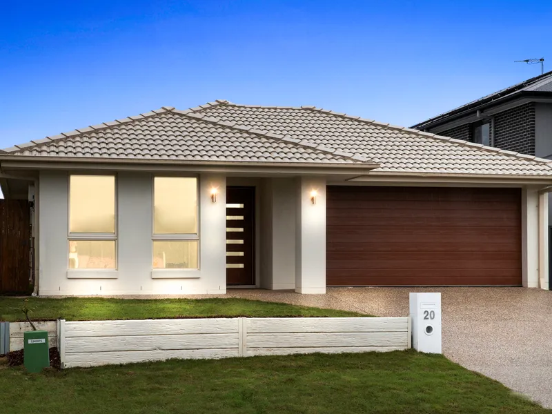 RELAXED MODERN LOW-SET IN PARKLAND POCKET