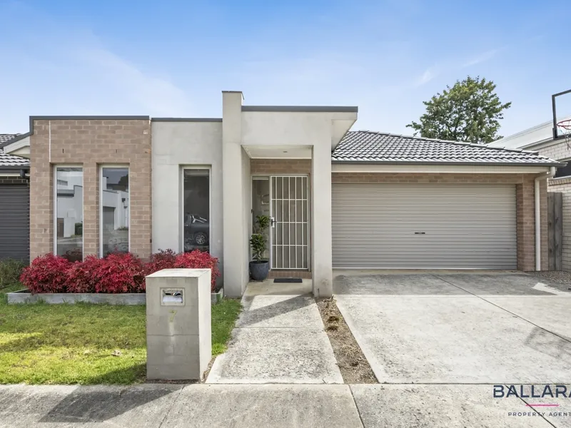 Three Bedrooms, Two Bathrooms, Double Garage - Situated in a Quiet Court