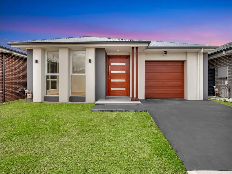 PREMIUM HOUSE & LAND IN AUSTRAL - WALKING DISTANCE TO PUBLIC SCHOOL