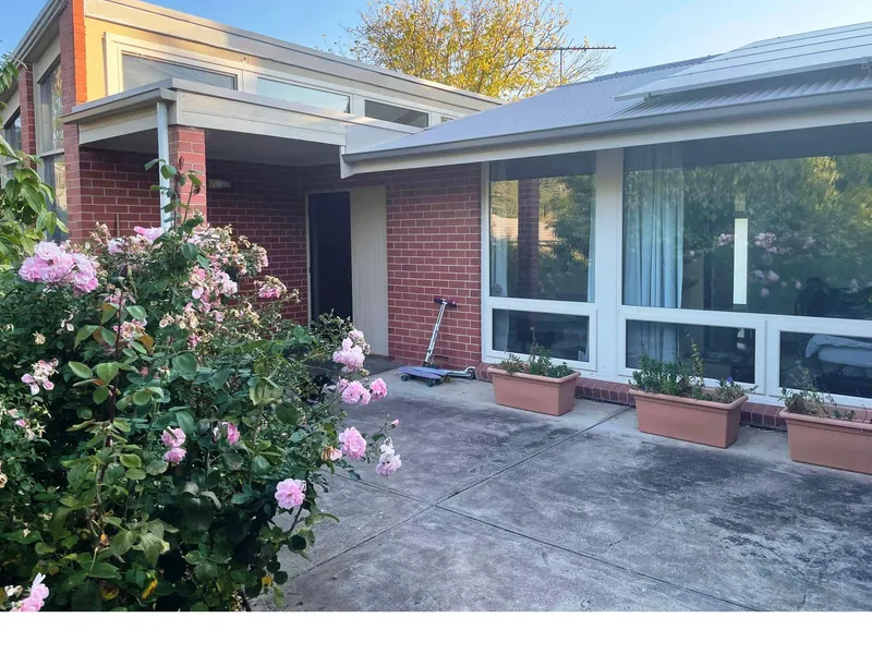 Stroll to the heart of Hahndorf