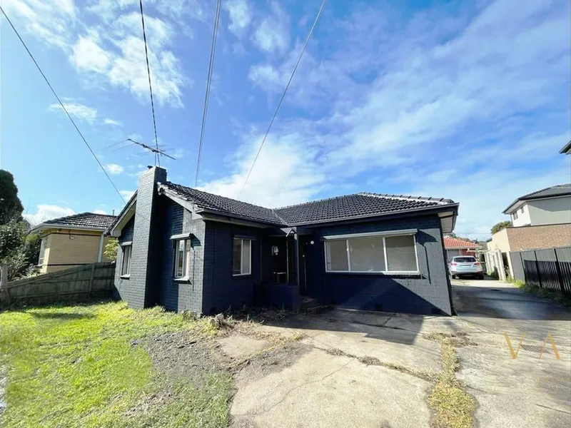 SPACIOUS THREE BEDROOM HOME WITH TIMBER FLOORBOARDS