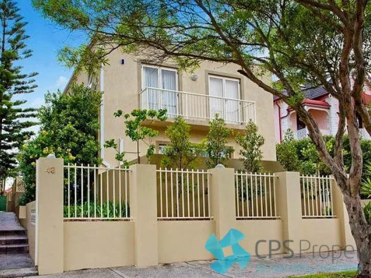 STYLISH TWO BEDROOM TOWNHOUSE IN TIGHTLY-HELD BOUTIQUE SECURITY COMPLEX