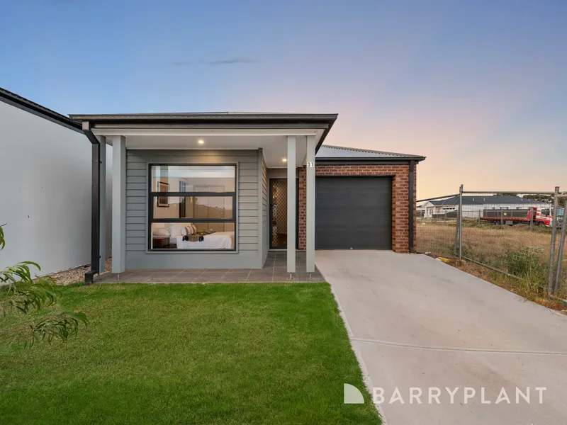 SALE BY SET DATE - CLOSING MONDAY 11 DECEMBER AT 5:00PM (UNLESS SOLD PRIOR)