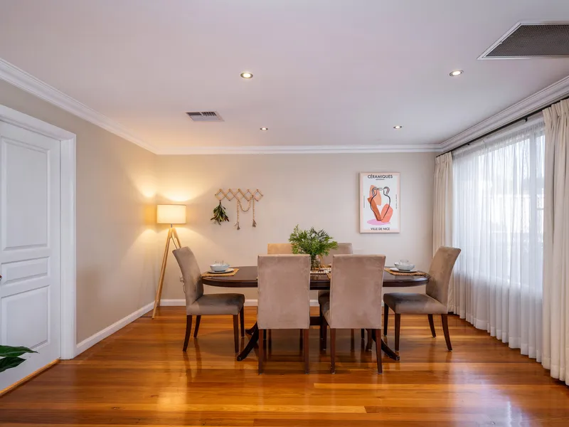 WELL APPOINTED, FREESTANDING TOWNHOUSE WITHIN A FANTASTIC LOCATION!