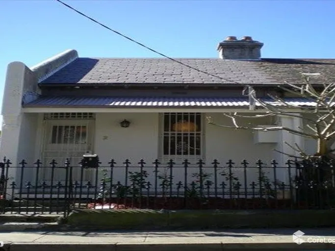 CONVENIENTLY LOCATED - COURT YARD