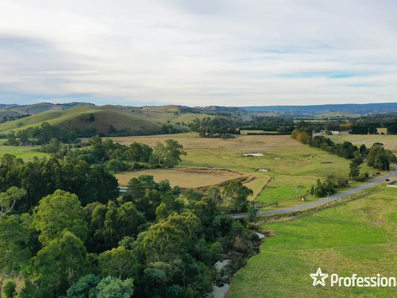 IDYLLIC ACREAGE IN THE HEART OF GLENBURN
