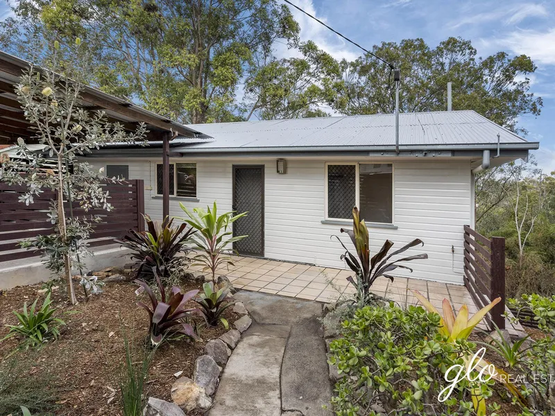 Fully renovated 3 bedroom! Inner-city living ready for you to move in