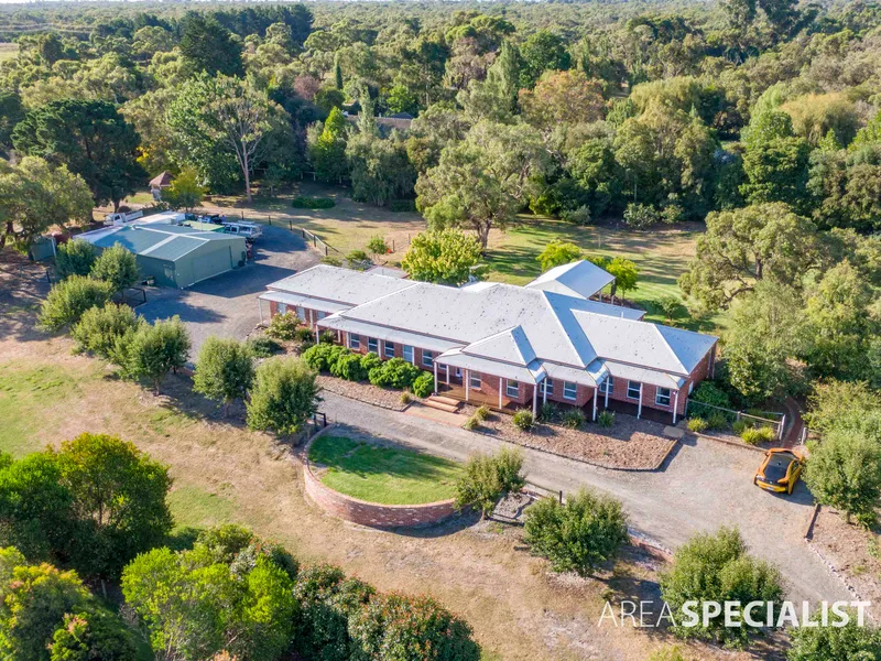 A SERENE SEMI RURAL LIFESTYLE JUST UNDER AN HOUR AWAY FROM THE CBD