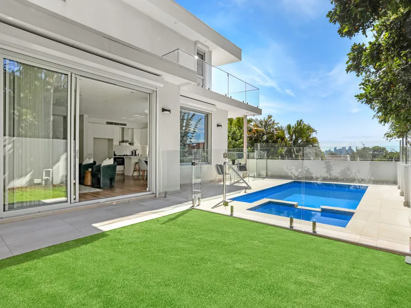 Modern Upscale Residence with Extensive Harbor Panorama