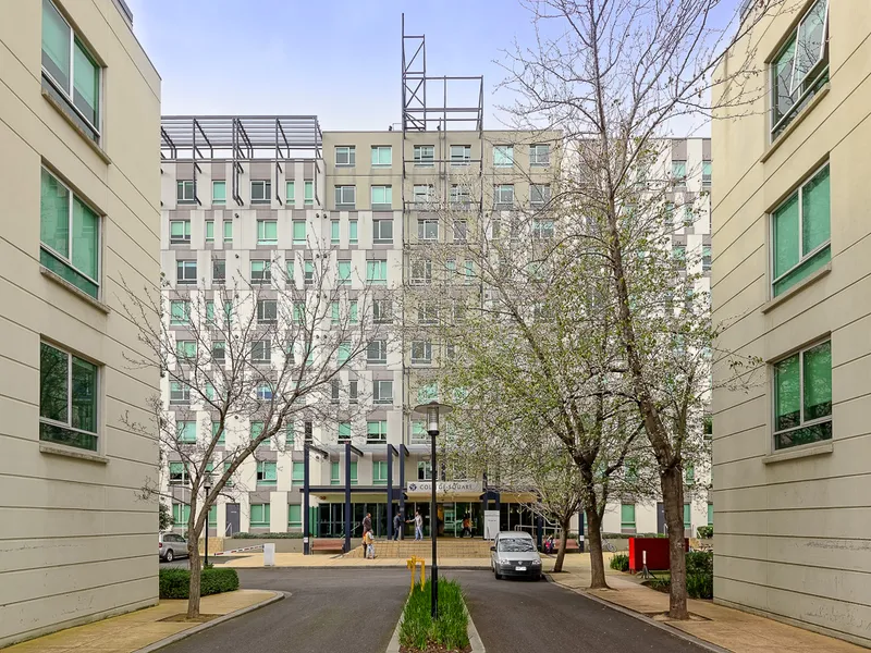 This 1 Bedroom studio apartment ticks all the boxes for a sound hassle free investment 