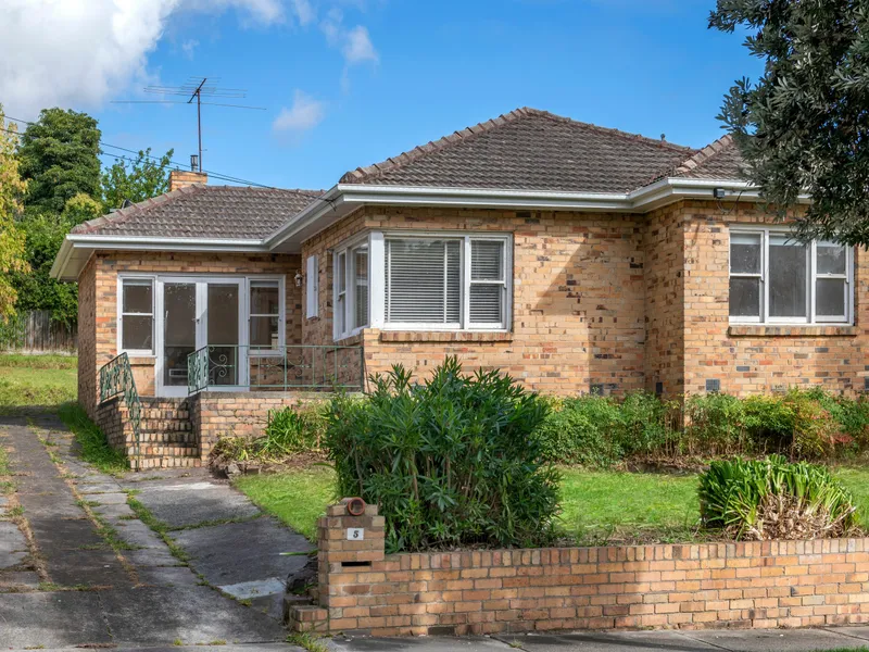 Enjoy an updated property with new paint, new kitchen and polished floorboards!