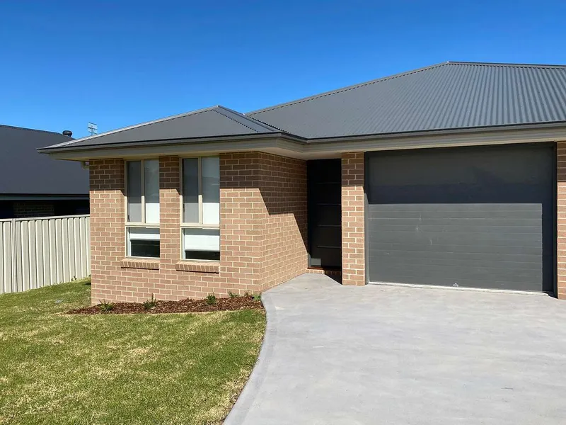 MODERN DUPLEX IN THE TILLAGE ESTATE