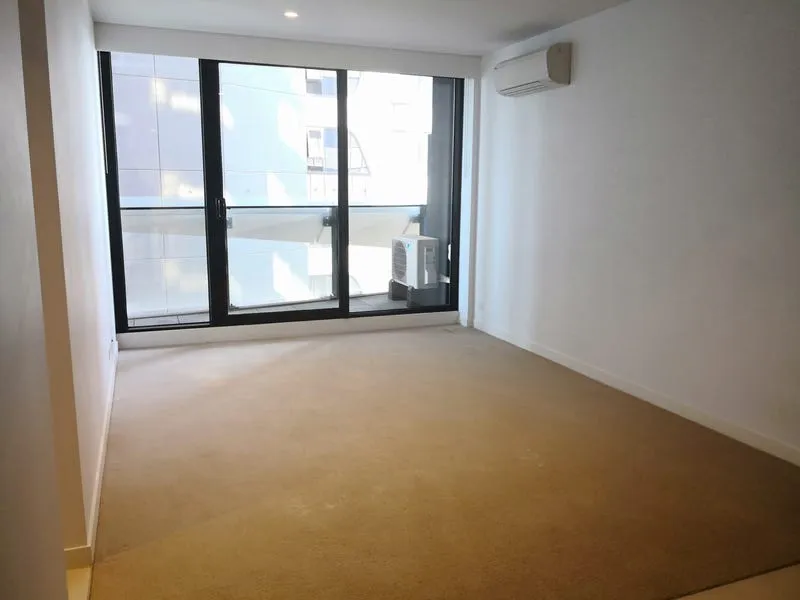 Spacious one bedroom apartment in the well managed FIFTY ALBERT Tower development