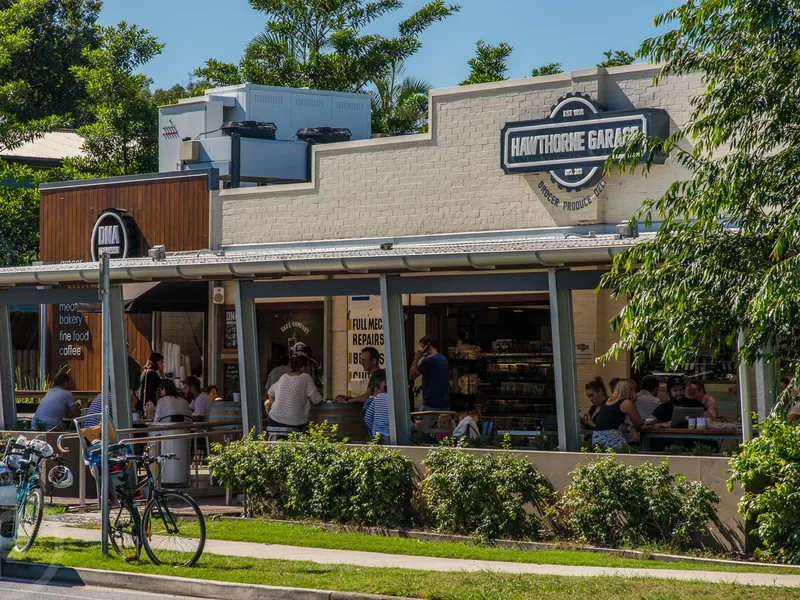 North-facing townhome with courtyard, within walking distance of Hawthorne café precinct