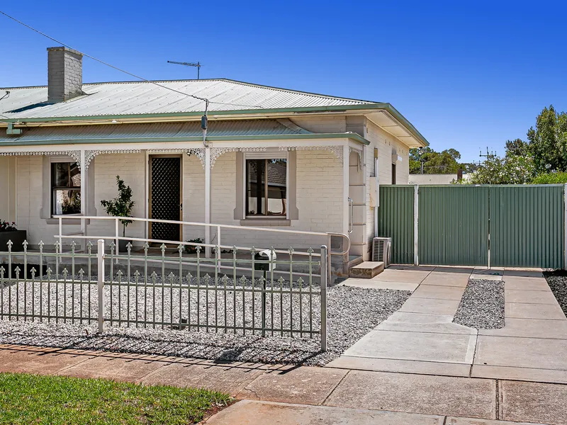 Charming homette with a large and easy-care backyard