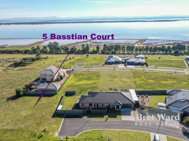 Flat block with views.