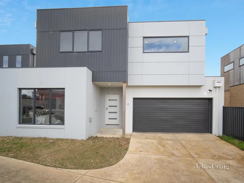 Contemporary Black Hill townhouse with views