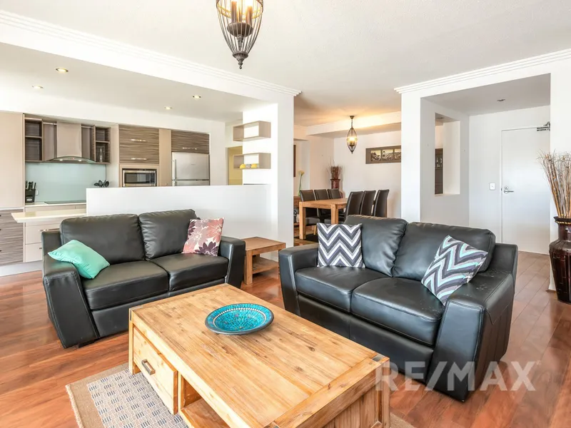 FULLY FURNISHED APARTMENT WITH EXPANSIVRE VIEWS