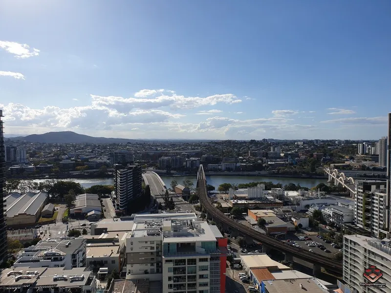 LUXURY APARTMENT IN SOUTH BRISBANE