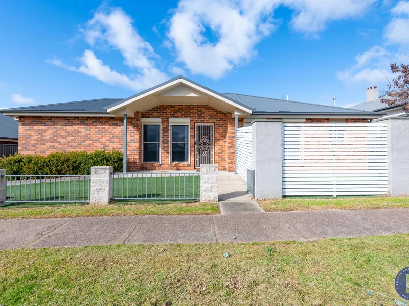 MODERN TOWNHOUSE, PRIME LOCATION!