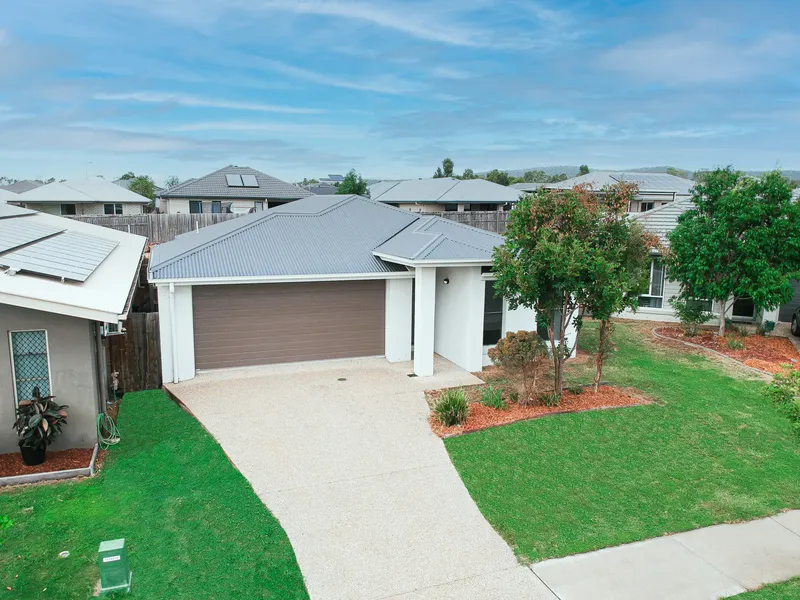 Modern & Spacious Family Home in Quiet Street