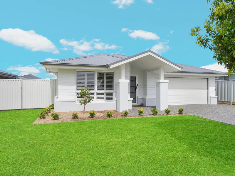 Level And Side Access in Lake Cathie