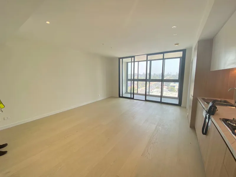 High level Nearly Nearly Brand New One Bedroom Apartment Available Now!