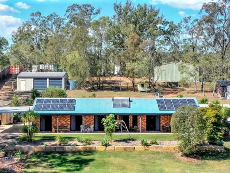 DUAL LIVING OPPORTUNITY – MULTIPLE SHEDS – COUNTRY LIVING –  JUST 10 MINUTES FROM IPSWICH